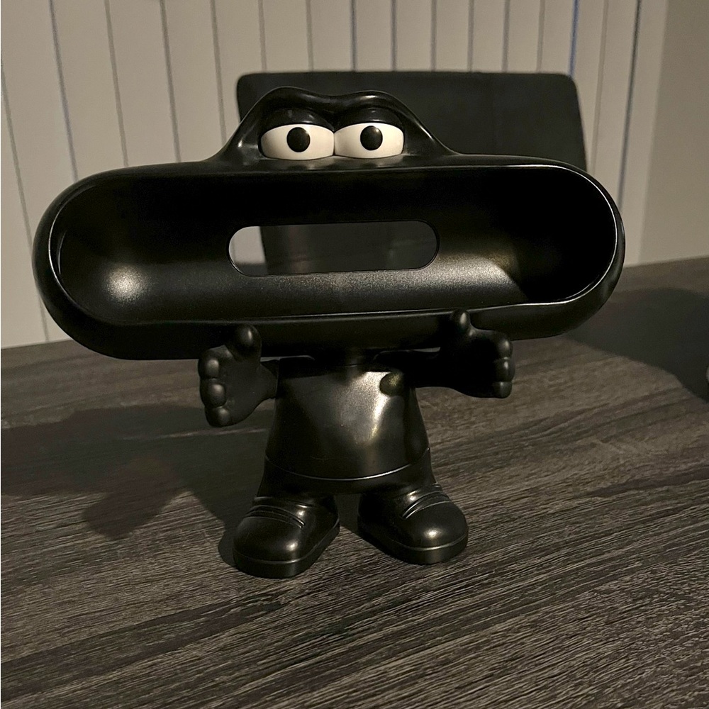 Dr Dre Beats pill holder. Magnetic face cover perfect condition